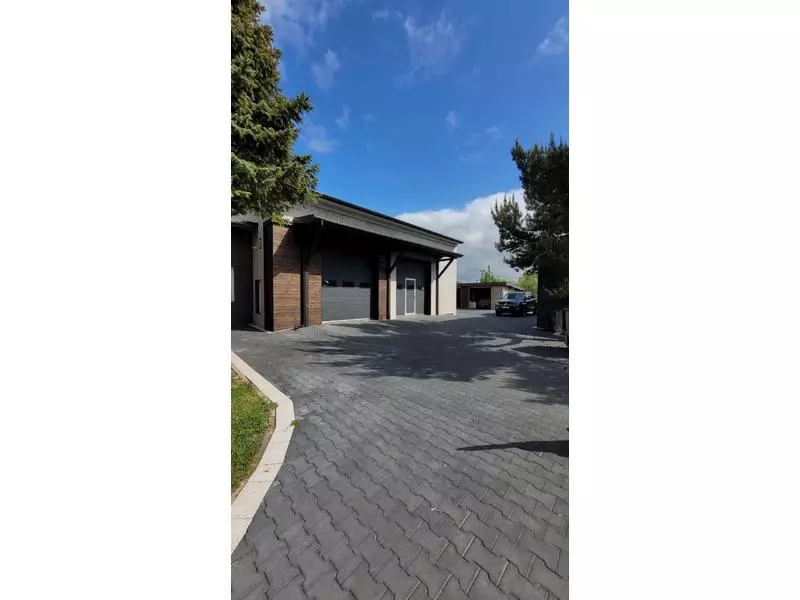 photo_5866472448260687659_y (1).webp